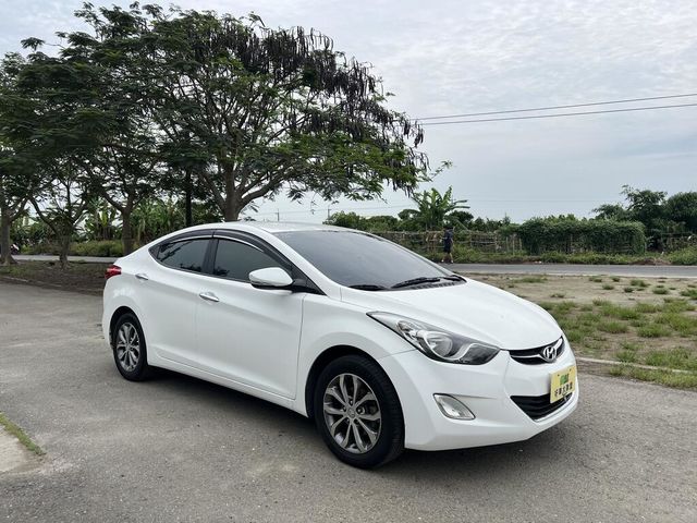 HYUNDAI現代 ELANTRA  第5張相片
