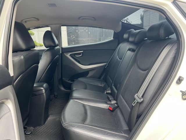 HYUNDAI現代 ELANTRA  第21張相片