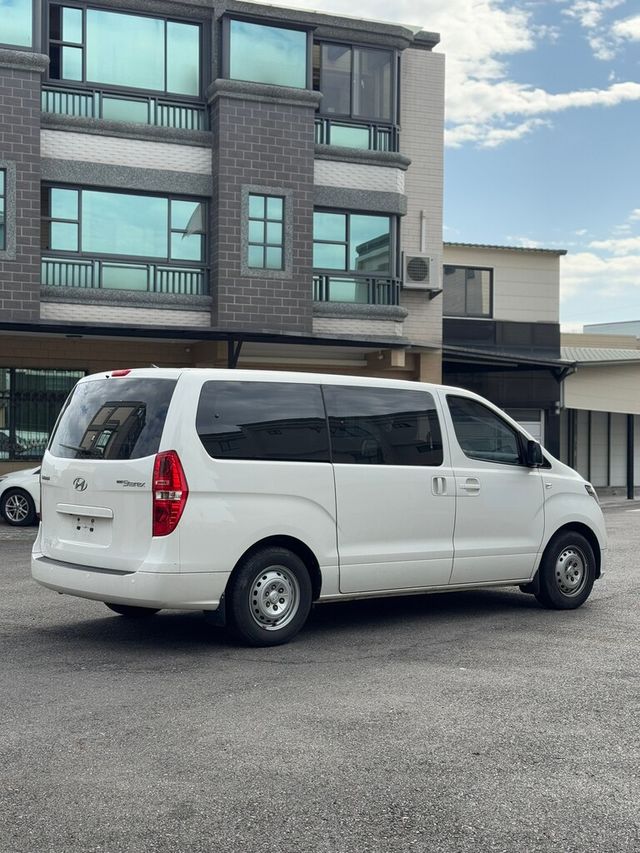 HYUNDAI現代 STAREX  第3張相片