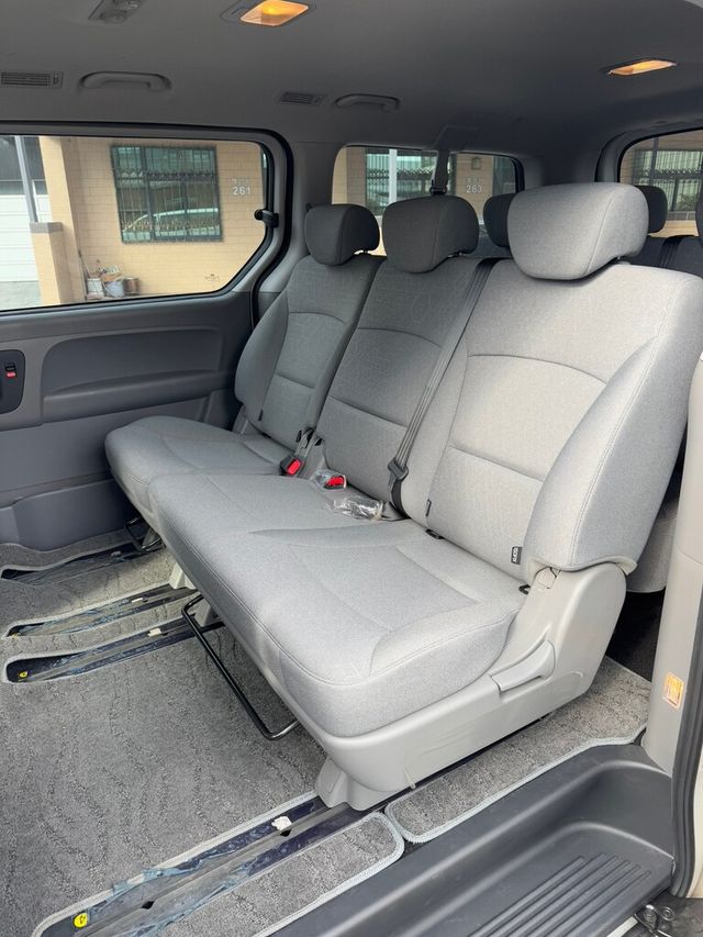 HYUNDAI現代 STAREX  第15張相片