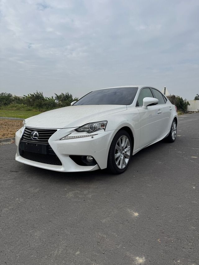 LEXUS凌志 IS 300H  第1張相片