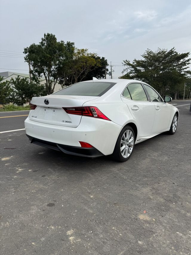 LEXUS凌志 IS 300H  第3張相片