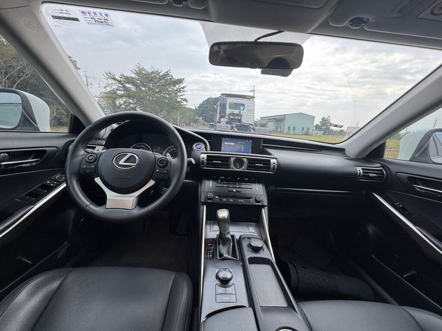 LEXUS凌志 IS 300H  第11張相片
