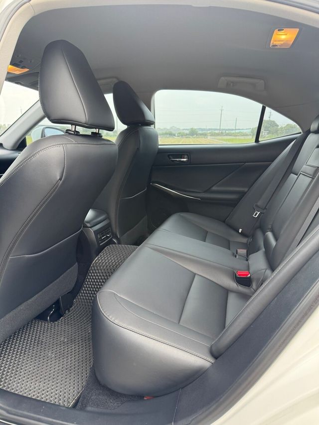 LEXUS凌志 IS 300H  第15張相片