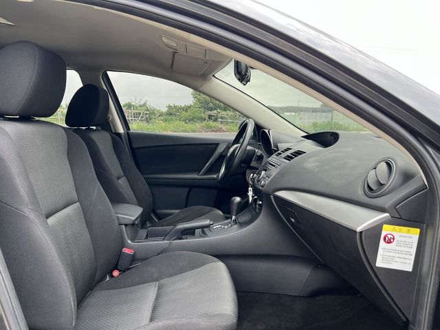 MAZDA馬自達 MAZDA 3  第17張相片