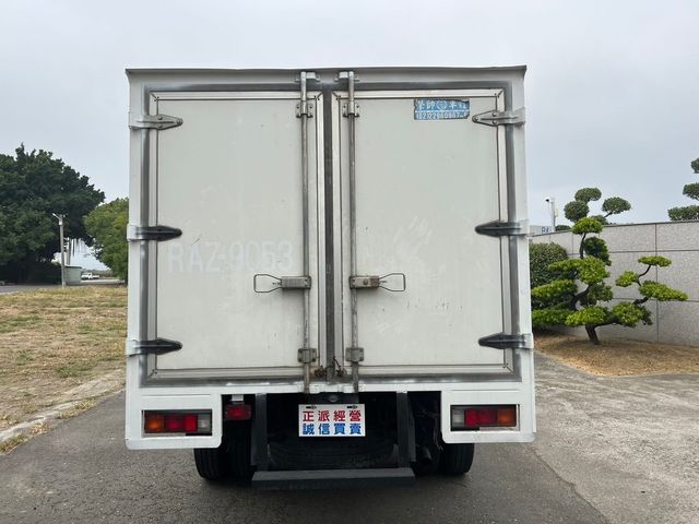 MITSUBISHI三菱 CANTER  第9張相片