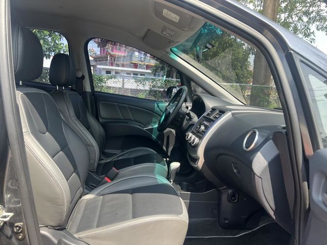 MITSUBISHI三菱 COLT PLUS  第19張相片
