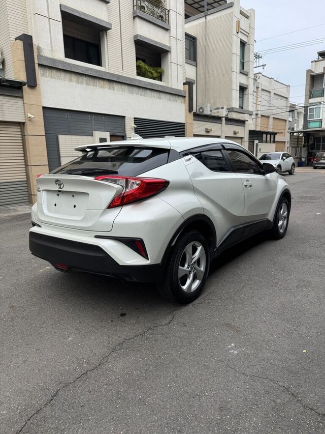 TOYOTA豐田 C-HR  第3張相片