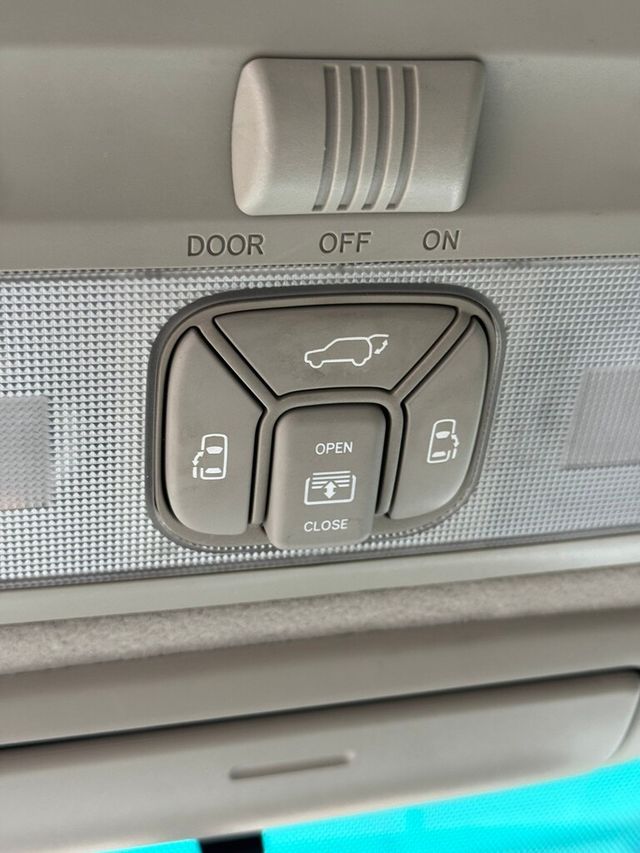 TOYOTA豐田 PREVIA  第13張相片