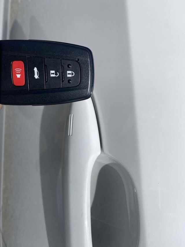 TOYOTA豐田 COROLLA ALTIS HYBRID  第7張相片