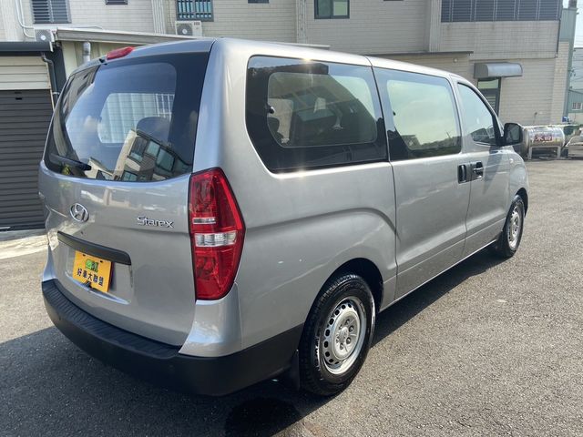 HYUNDAI現代 STAREX  第16張相片