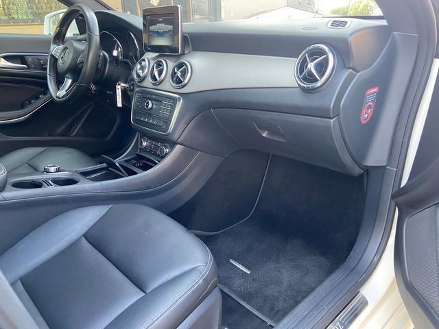 M-BENZ賓士 CLA200  第7張相片