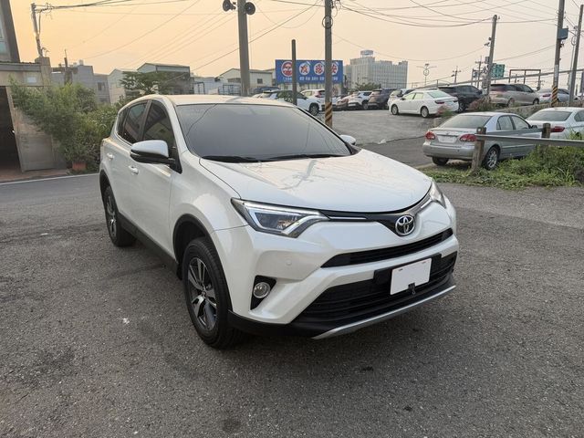 TOYOTA豐田 RAV4  第3張相片
