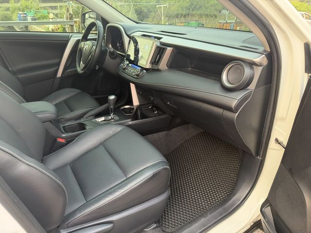 TOYOTA豐田 RAV4  第11張相片