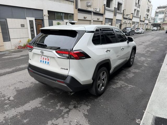 TOYOTA豐田 RAV4  第18張相片
