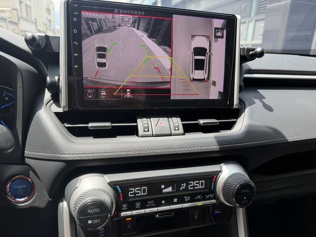 TOYOTA豐田 RAV4  第10張相片