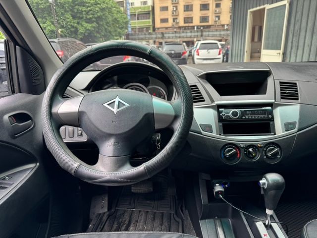 Mitsubishi Zinger  第7張相片