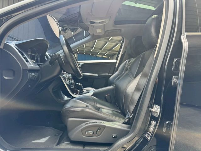 Volvo XC60  第2張相片