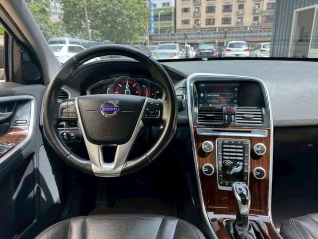 Volvo XC60  第4張相片