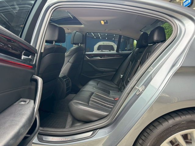 BMW/ 寶馬 530i  第3張相片