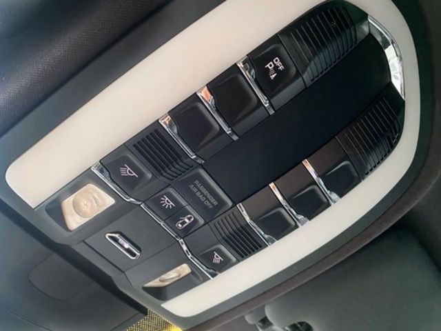 PORSCHE保時捷 CAYENNE  第13張相片