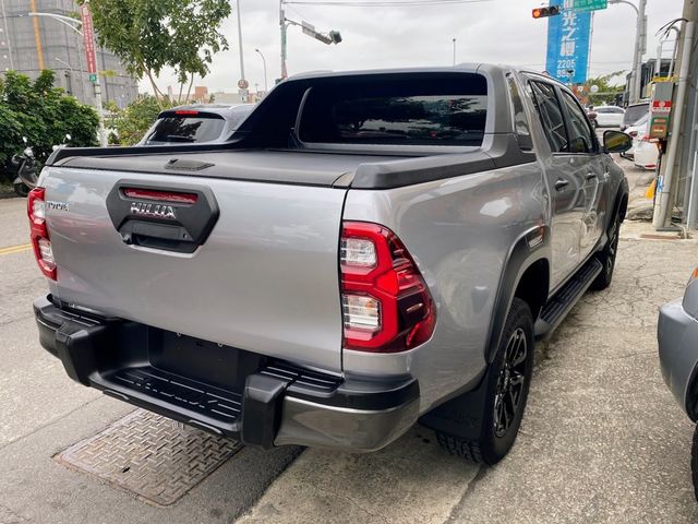 TOYOTA豐田 HILUX  第3張相片