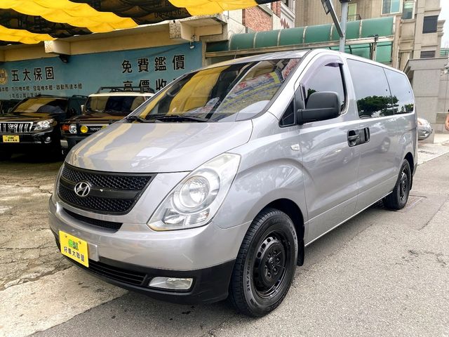 HYUNDAI現代 STAREX  第1張相片