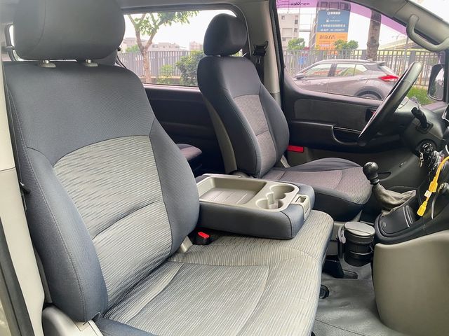 HYUNDAI現代 STAREX  第9張相片