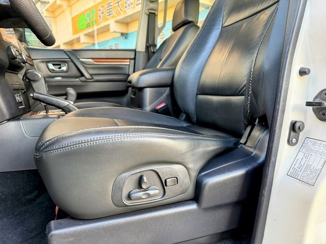 MITSUBISHI三菱 PAJERO  第10張相片