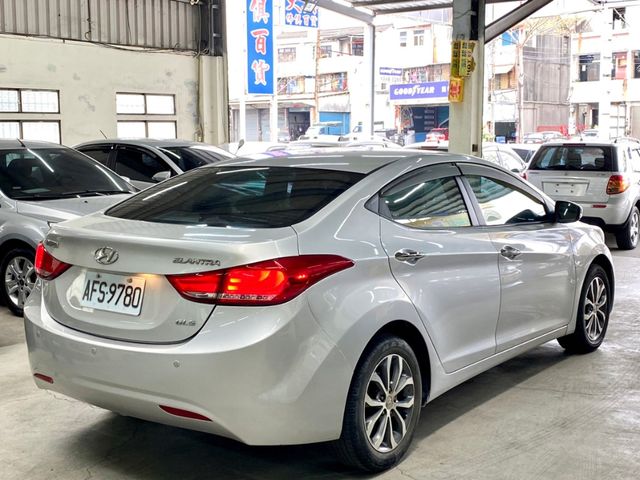 HYUNDAI現代 ELANTRA  第2張相片