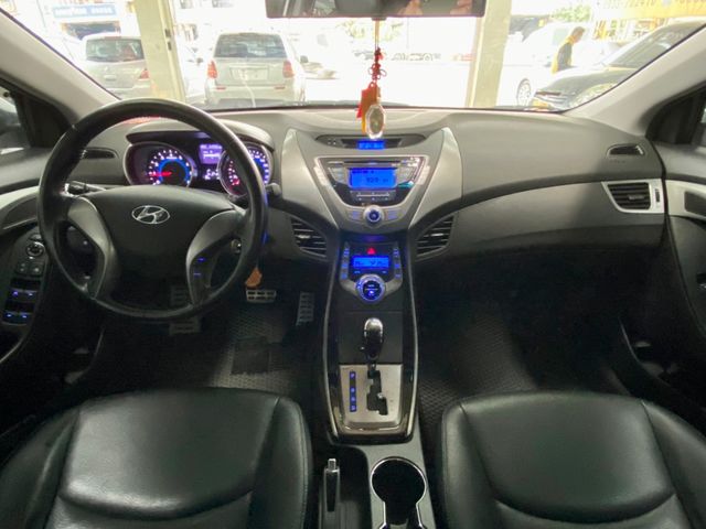 HYUNDAI現代 ELANTRA  第5張相片