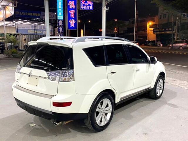 MITSUBISHI三菱 OUTLANDER  第2張相片