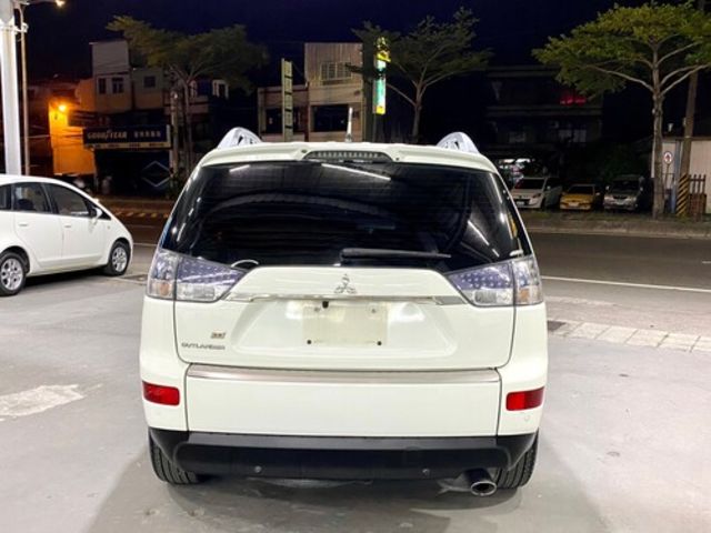 MITSUBISHI三菱 OUTLANDER  第4張相片