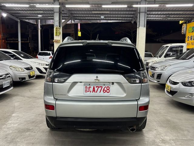 MITSUBISHI三菱 OUTLANDER  第4張相片