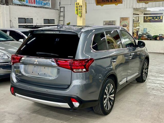 MITSUBISHI三菱 OUTLANDER  第2張相片