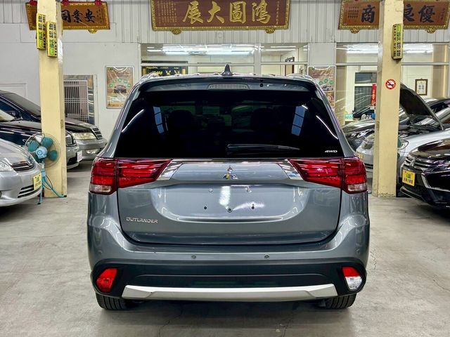 MITSUBISHI三菱 OUTLANDER  第4張相片