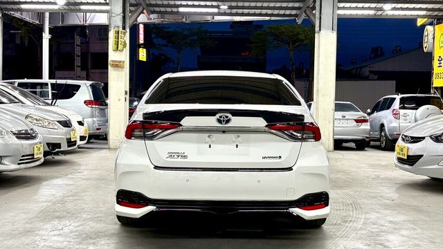 TOYOTA豐田 COROLLA ALTIS HYBRID  第4張相片
