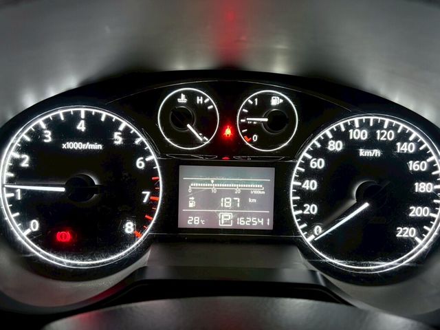 NISSAN日產 TIIDA  第14張相片