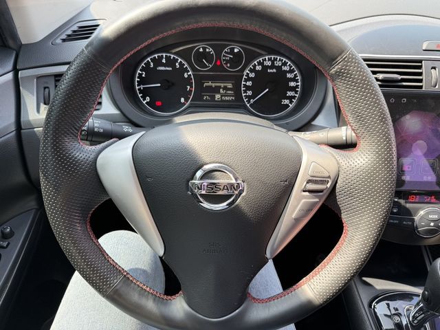 NISSAN日產 TIIDA  第6張相片