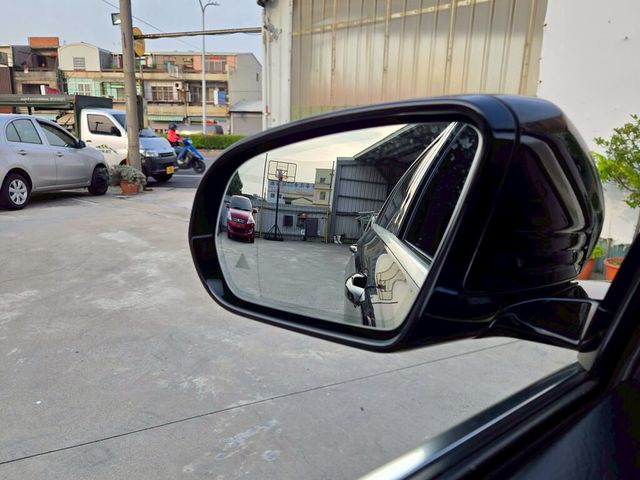 M-BENZ賓士 E200  第16張相片