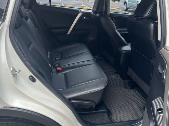 Toyota RAV4  第9張相片
