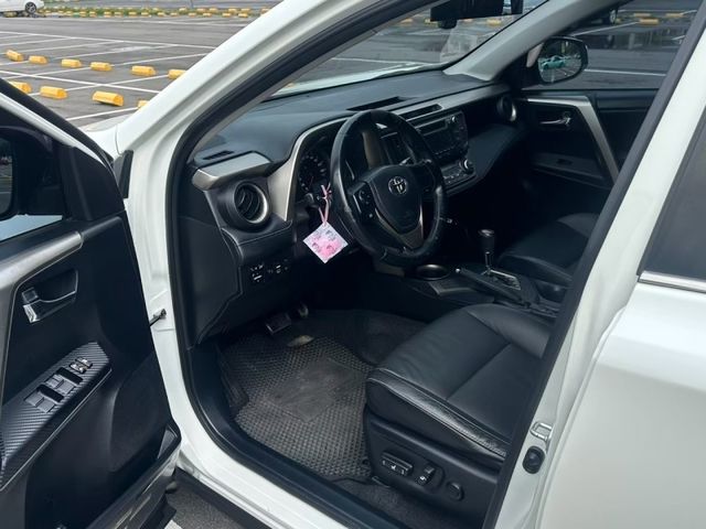 Toyota RAV4  第10張相片