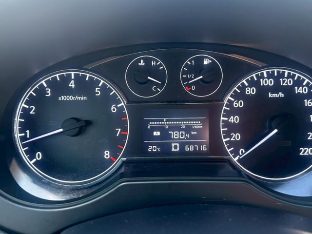 Nissan Tiida  第9張相片