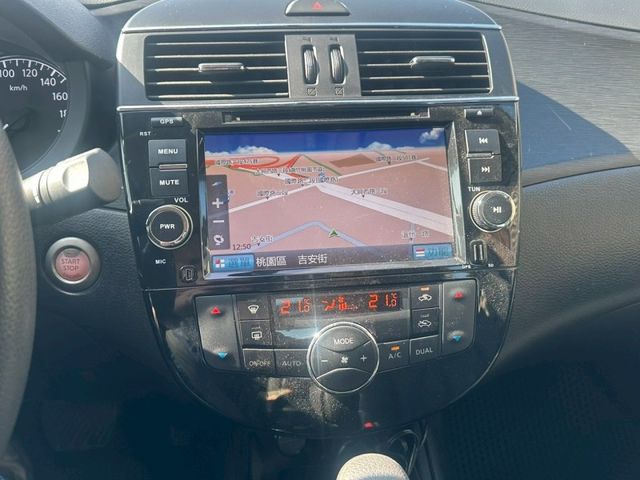 Nissan Tiida  第10張相片