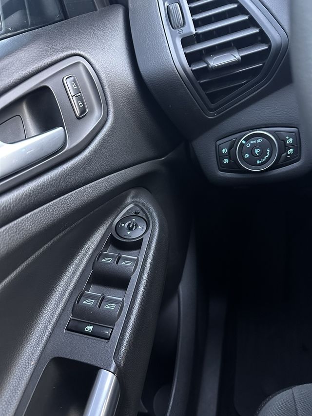 FORD福特 KUGA  第13張相片