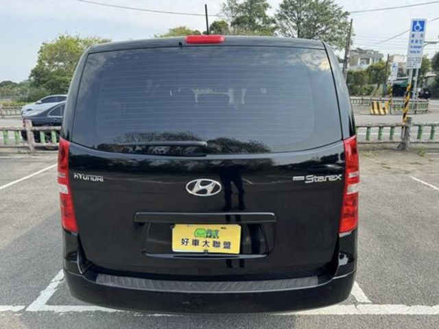 HYUNDAI現代 STAREX  第2張相片