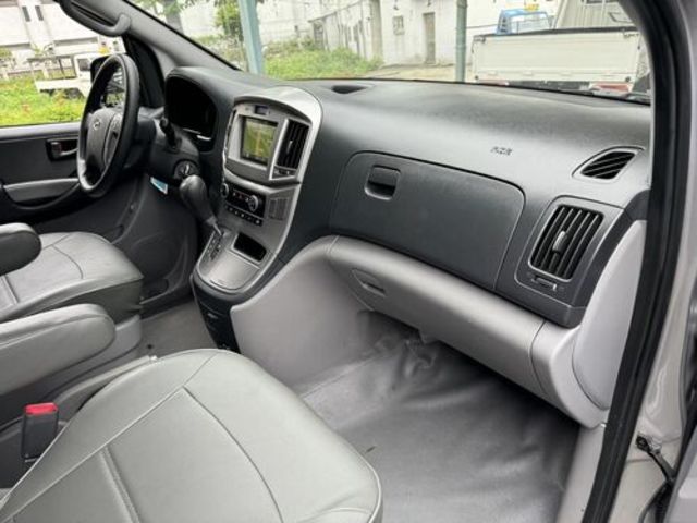 HYUNDAI現代 STAREX  第12張相片