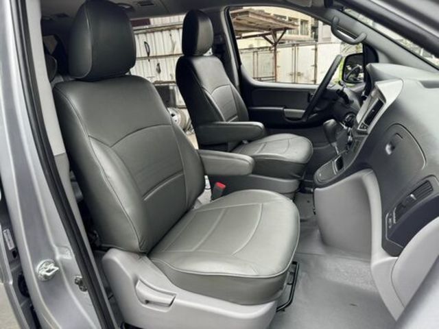 HYUNDAI現代 STAREX  第13張相片
