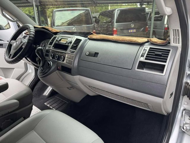 VOLKSWAGEN福斯 T5 CARAVELLE  第5張相片
