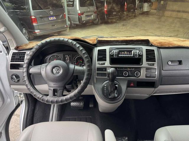 VOLKSWAGEN福斯 T5 CARAVELLE  第6張相片